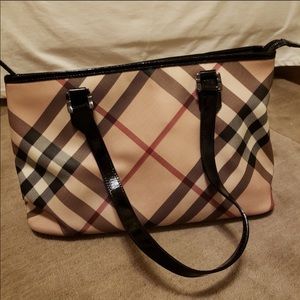 Burberry medium nova check tote